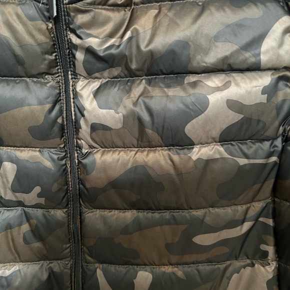 Camo vest with two zip pockets - Picture 3 of 3